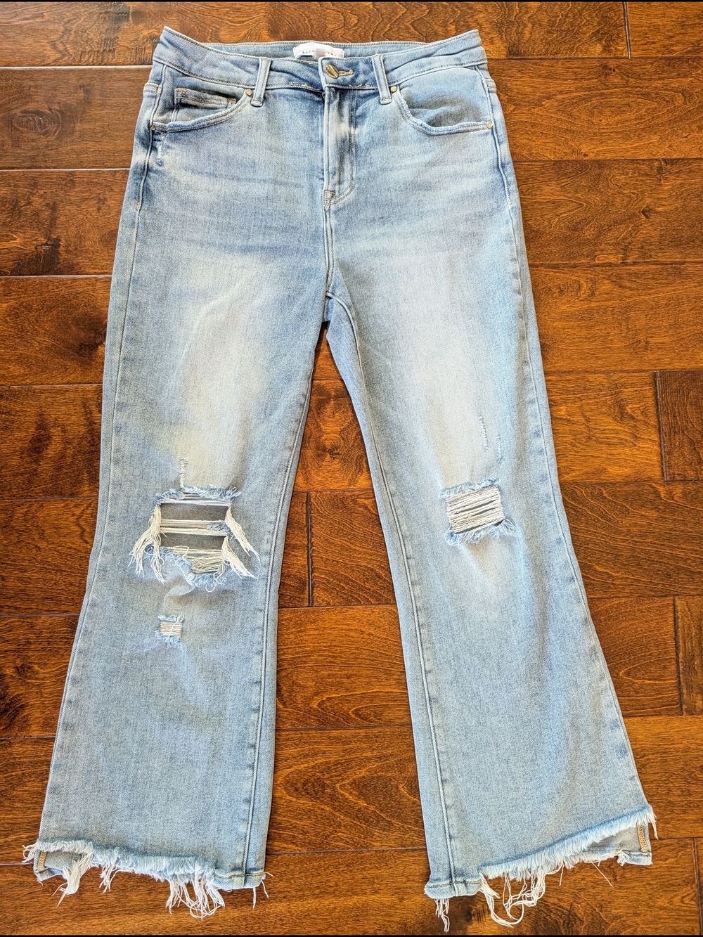 Risen Light Wash Distressed Raw Hem Jeans - 9/29